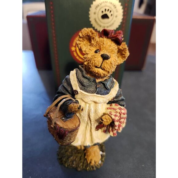 Boyds Bears & Friends Bearstone Collection figurine, specifically "Molly B. Berr - Picture 1 of 8